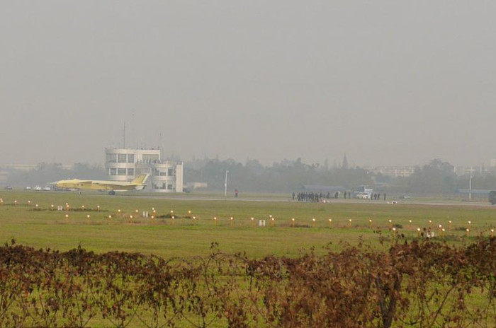 Máy bay chiến đấu tàng hình J-20 số hiệu 2101 Trung Quốc xuất hiện trên đường băng ngày 25/12/2015