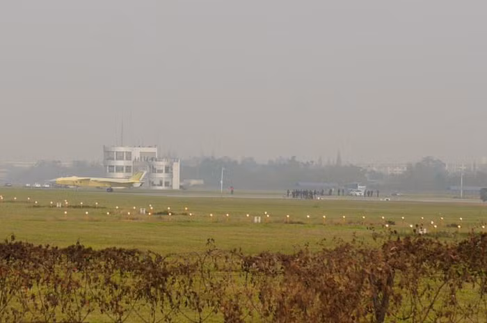 Máy bay chiến đấu tàng hình J-20 số hiệu 2101 Trung Quốc xuất hiện trên đường băng ngày 25/12/2015 Máy bay chiến đấu tàng hình J-20 số hiệu 2101 Trung Quốc xuất hiện trên đường băng ngày 25/12/2015