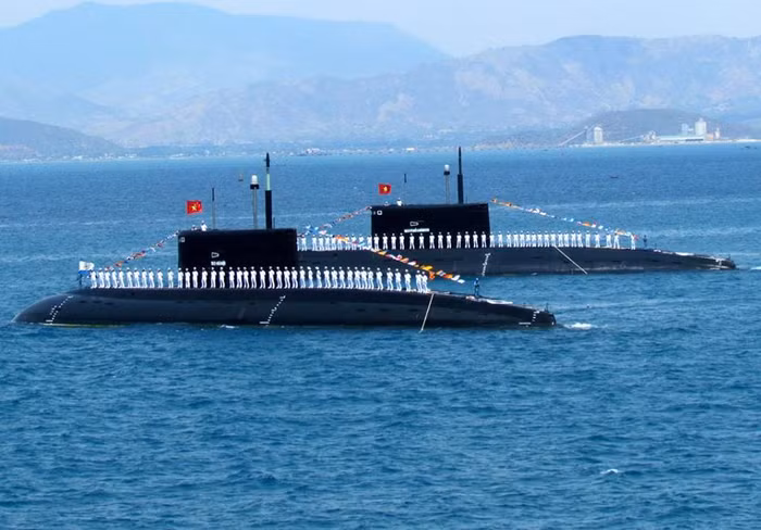 Theo báo Anh, tàu ngầm lớp Kilo của Hải quân Việt Nam đã bắt đầu tuần tra Biển Đông