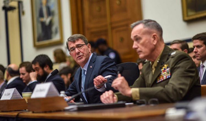 Ông Ashton B. Carter tại phiên điều trần của Hạ viện Mỹ Ông Ashton B. Carter tại phiên điều trần của Hạ viện Mỹ