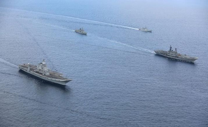 Hai biên đội tàu sân bay, Hải quân Ấn Độ Hai biên đội tàu sân bay, Hải quân Ấn Độ