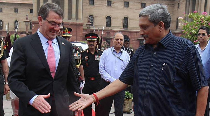 Bộ trưởng Quốc phòng Mỹ Ashton B. Carter và Bộ trưởng Quốc phòng Ấn Độ Manohar Parrikar tại Ấn Độ vào tháng 3/2015 Bộ trưởng Quốc phòng Mỹ Ashton B. Carter và Bộ trưởng Quốc phòng Ấn Độ Manohar Parrikar tại Ấn Độ vào tháng 3/2015