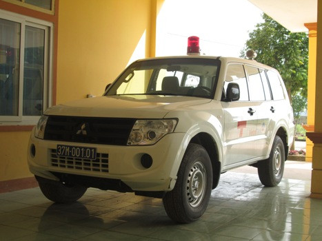 Cùng với đó, đơn vị tài trợ còn ủng hộ thêm cho trạm y tế xã này một xe vận chuyển cấp cứu cùng toàn bộ trang thiết bị với trị giá 1,8 tỷ (ảnh Xuân Hòa) Cùng với đó, đơn vị tài trợ còn ủng hộ thêm cho trạm y tế xã này một xe vận chuyển cấp cứu cùng toàn bộ trang thiết bị với trị giá 1,8 tỷ (ảnh Xuân Hòa)