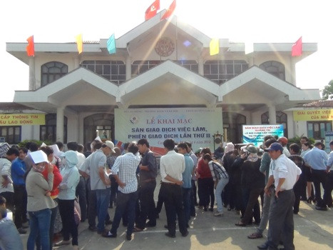Mặc dù, tỉnh Quảng Trị đã tuyên truyền, có biện pháp giải thích rõ ràng về việc đi xuất khẩu lao động hợp pháp nhưng nhiều kẻ lừa đảo vẫn lợi dụng để lừa người lao động (ảnh Ngọc Xanh) Mặc dù, tỉnh Quảng Trị đã tuyên truyền, có biện pháp giải thích rõ ràng về việc đi xuất khẩu lao động hợp pháp nhưng nhiều kẻ lừa đảo vẫn lợi dụng để lừa người lao động (ảnh Ngọc Xanh)