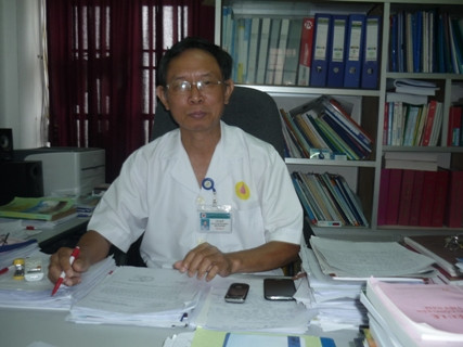 Trước đó ông Lê Quế - Phó GĐ Bệnh viện ĐK Hà Tĩnh cho biết hai loại kháng sinh tiêm cho bệnh nhân hồng không nằm trong loại phải thử test trước khi tiêm theo quy định của Bộ y tế Trước đó ông Lê Quế - Phó GĐ Bệnh viện ĐK Hà Tĩnh cho biết hai loại kháng sinh tiêm cho bệnh nhân hồng không nằm trong loại phải thử test trước khi tiêm theo quy định của Bộ y tế