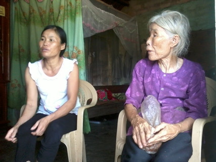 Chị Hoàng Thị Huệ (chị ruột nạn nhân) kể lại thời khắc phát hiện em gái mình bị Xin giết