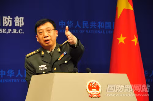 Người phát ngôn Bộ Quốc phòng Trung Quốc Cảnh Nhạn Sinh.