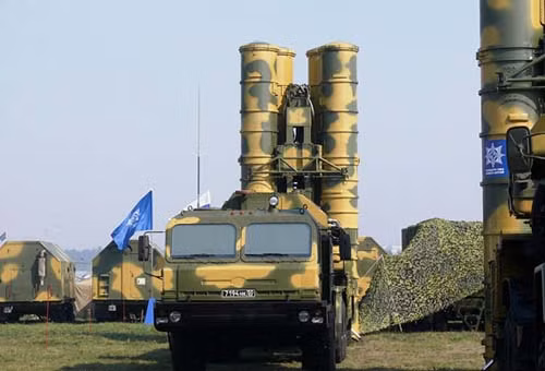Tổ hợp tên lửa S-400