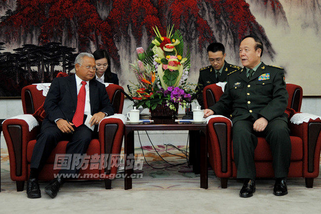 Phó Chủ tịch Quân ủy Trung ương ĐCSTQ Quách Bá Hùng hội kiến với Bộ trưởng Quốc phòng Indonesia Purnomo Yusgiantoro.