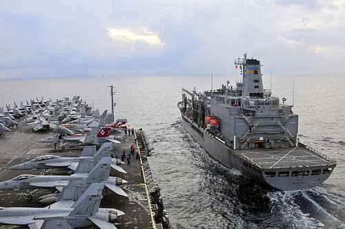 Tàu sân bay Mỹ nhận tiếp tế trên biển Đông. Tàu sân bay Mỹ nhận tiếp tế trên biển Đông.