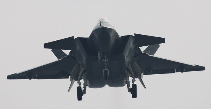 Trung Quốc có ít nhất 2 máy bay mẫu J-20 trước khi bay thử