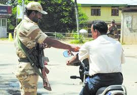 Binh sĩ Ấn Độ tại trạm kiểm tra ở bang Arunachal. Binh sĩ Ấn Độ tại trạm kiểm tra ở bang Arunachal.