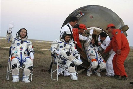 Các nhà du hành vũ trụ Trung Quốc. Các nhà du hành vũ trụ Trung Quốc.