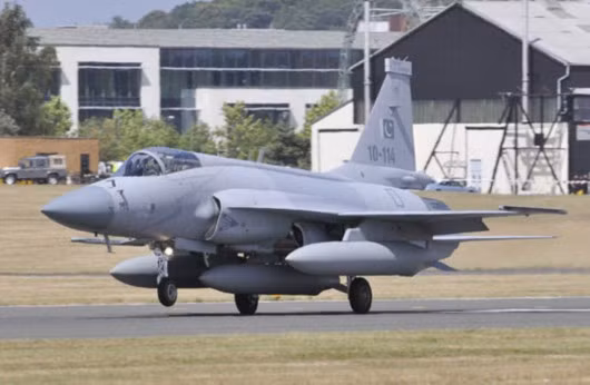 Pakistan mua máy bay chiến đấu JF-17 của Trung Quốc.