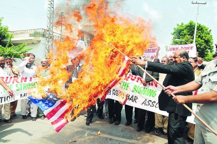 Tại Afghanistan nổ ra các cuộc biểu tình đòi Mỹ rút quân khỏi Afghanistan. Tại Afghanistan nổ ra các cuộc biểu tình đòi Mỹ rút quân khỏi Afghanistan.