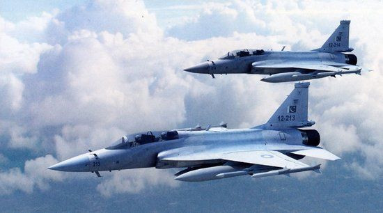 Máy bay JF-17 phiên bản 2 chỗ ngồi trong tương lai Máy bay JF-17 phiên bản 2 chỗ ngồi trong tương lai