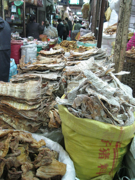 Đặc biệt, tất cả những loại măng khô đều được chứa trong những bao tải và đều có màu sắc trông rất bắt mắt, thậm chí có thể để được cả năm mà không hỏng.