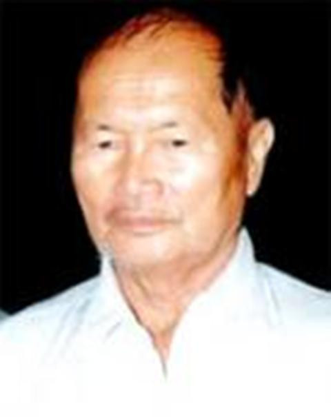 Nguyễn Văn Cẩn tức Cẩn “già” (SN 1933 tại Thái Lan) đến năm 10 tuổi thì theo gia đình về định cư ở xã Nghĩa Thuận, Nghĩa Đàn, Nghệ An. Cẩn bắt đầu tiếp xúc với ma túy từ rất sớm mà ban đầu là thuốc phiện, sau dần đến hêrôin và gần đây là ma tuý tổng hợp. Chính vì vậy Cẩn đã sớm trở thành một tay trùm buôn bán ma túy nổi tiếng ở nhiều nước trong châu Á. Chính vì đó mà Cẩn đã trở thành một trong những đối tượng bị truy nã gắt gao trong số những ông trùm ma túy Quốc tế. Nguyễn Văn Cẩn tức Cẩn “già” (SN 1933 tại Thái Lan) đến năm 10 tuổi thì theo gia đình về định cư ở xã Nghĩa Thuận, Nghĩa Đàn, Nghệ An. Cẩn bắt đầu tiếp xúc với ma túy từ rất sớm mà ban đầu là thuốc phiện, sau dần đến hêrôin và gần đây là ma tuý tổng hợp. Chính vì vậy Cẩn đã sớm trở thành một tay trùm buôn bán ma túy nổi tiếng ở nhiều nước trong châu Á. Chính vì đó mà Cẩn đã trở thành một trong những đối tượng bị truy nã gắt gao trong số những ông trùm ma túy Quốc tế.