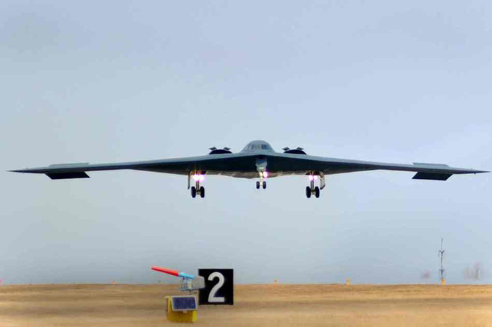 Máy bay ném bom tàng hình B-2 Không quân Mỹ