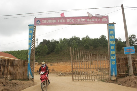 Việc xây dựng 10 phòng học kiên cố cho trường Tiểu học Châu Hạnh 2 để thay thế nơi học tạm bợ đã kéo dài 2 năm trên giấy tờ bởi điệp khúc thiếu kinh phí Việc xây dựng 10 phòng học kiên cố cho trường Tiểu học Châu Hạnh 2 để thay thế nơi học tạm bợ đã kéo dài 2 năm trên giấy tờ bởi điệp khúc thiếu kinh phí