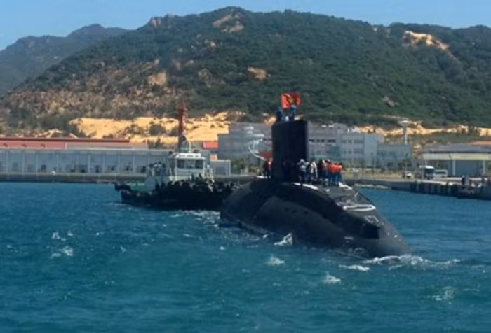 Tàu ngầm Đà Nẵng HQ-185 của Hải quân Việt Nam