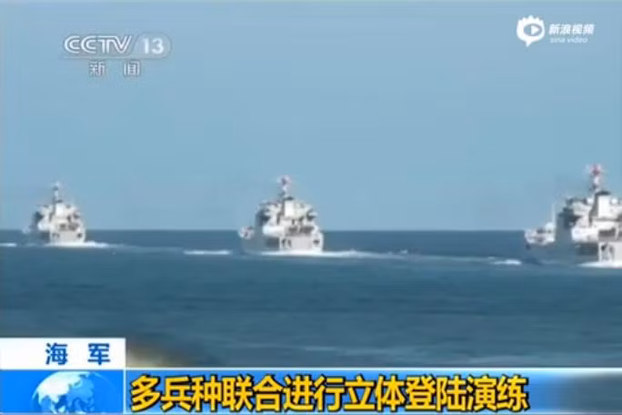 Ngày 20 tháng 7 năm 2015, các tờ báo điện tử Trung Quốc tiết lộ, nhiều binh chủng của Hạm đội Nam Hải vừa tổ chức diễn tập tác chiến đổ bộ lập thể ở Biển Đông, trong đó, tàu đổ bộ đệm khí lớp Zubr đã lần đầu tiên tham gia.