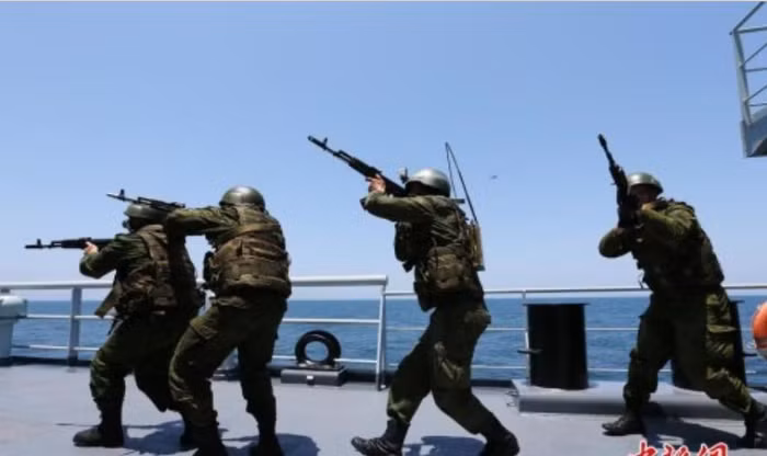 Diễn tập thực binh Trung-Nga (ảnh tư liệu) Diễn tập thực binh Trung-Nga (ảnh tư liệu)