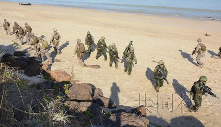 Ngày 11 tháng 7 năm 2015, Lực lượng Phòng vệ Mặt đất Nhật Bản cùng với lực lượng Thủy quân Lục chiến Mỹ tiến hành huấn luyệt đoạt lại đảo nhỏ ở Northern Territory, Australia.