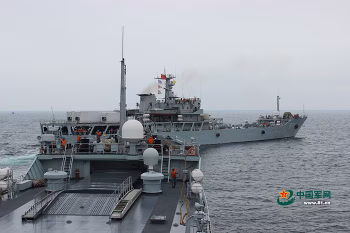 Ngày 3 tháng 3 năm 2015, 2 tàu đổ bộ Nga Mi Sơn và Đan Hà Sơn của Hạm đội Nam Hải tiến hành diễn tập trên biển (nguồn mạng sina Trung Quốc)