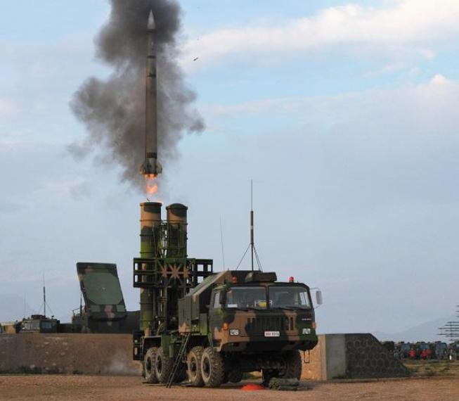 Hệ thống tên lửa phòng không tầm xa HQ-9 do Trung Quốc tự chế tạo Hệ thống tên lửa phòng không tầm xa HQ-9 do Trung Quốc tự chế tạo