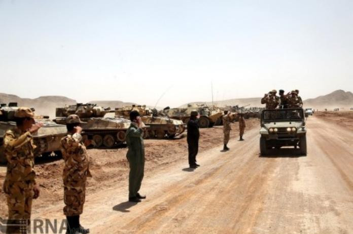 Quân đội Iran tổ chức diễn tập (nguồn mạng sina Trung Quốc)