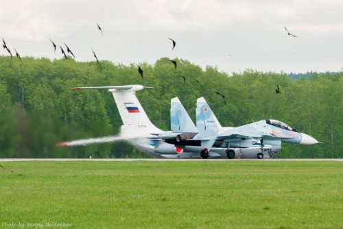 Máy bay chiến đấu Su-35 và Su-30S mới nhất của Nga đồng thời được điều động (nguồn mạng sina Trung Quốc) Máy bay chiến đấu Su-35 và Su-30S mới nhất của Nga đồng thời được điều động (nguồn mạng sina Trung Quốc)