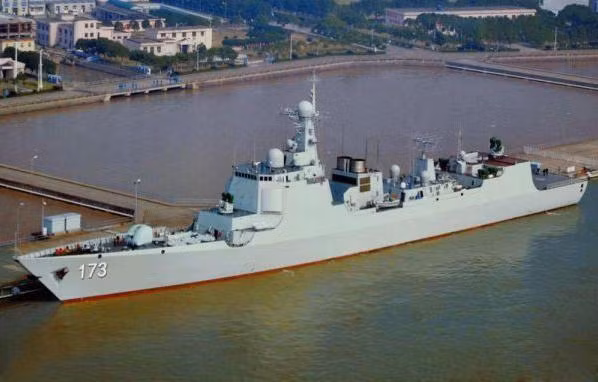 Tàu khu trục Trường Sa Type 052D biên chế cho Hạm đội Nam Hải, Hải quân Trung Quốc, triển khai ở Biển Đông