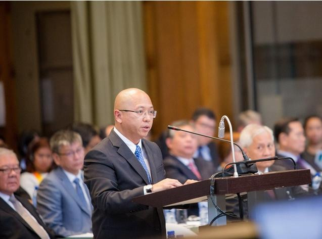 Cố vấn pháp luật của Philippines Florin Hilbay tại Tòa án trọng tài thường trực (PCA) ở The Hague, Hà Lan Cố vấn pháp luật của Philippines Florin Hilbay tại Tòa án trọng tài thường trực (PCA) ở The Hague, Hà Lan