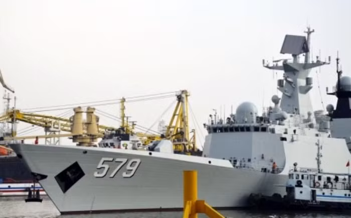 Tàu hộ vệ tên lửa Hàm Đan số hiệu 579 Type 054A chuẩn bị biên chế cho Hải quân Trung Quốc (nguồn mạng sina Trung Quốc)
