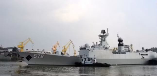 Tàu hộ vệ tên lửa Hàm Đan số hiệu 579 Type 054A chuẩn bị biên chế cho Hải quân Trung Quốc (nguồn mạng sina Trung Quốc)