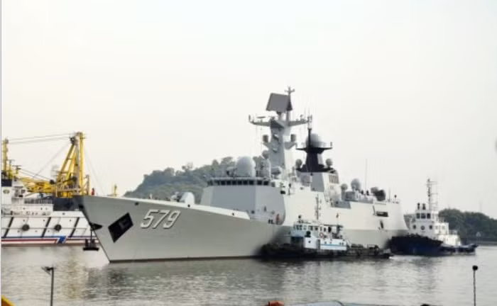 Tàu hộ vệ tên lửa Hàm Đan số hiệu 579 Type 054A chuẩn bị biên chế cho Hải quân Trung Quốc (nguồn mạng sina Trung Quốc)