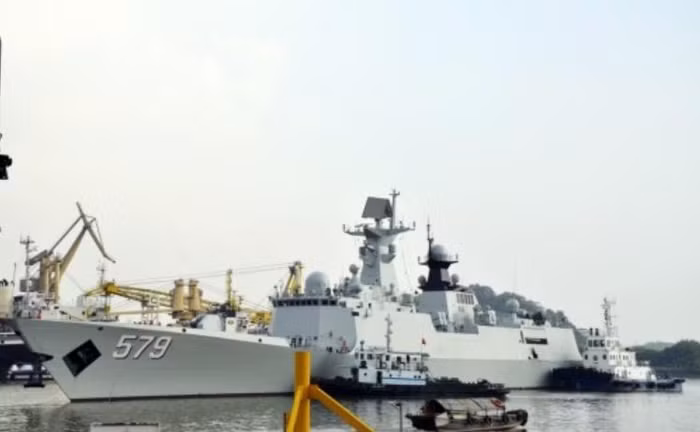 Tàu hộ vệ tên lửa Hàm Đan số hiệu 579 Type 054A chuẩn bị biên chế cho Hải quân Trung Quốc (nguồn mạng sina Trung Quốc)