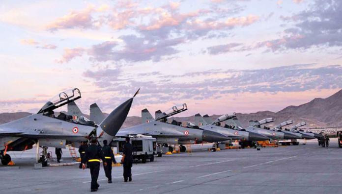 Cụm máy bay chiến đấu Su-30MKI của Không quân Ấn Độ Cụm máy bay chiến đấu Su-30MKI của Không quân Ấn Độ