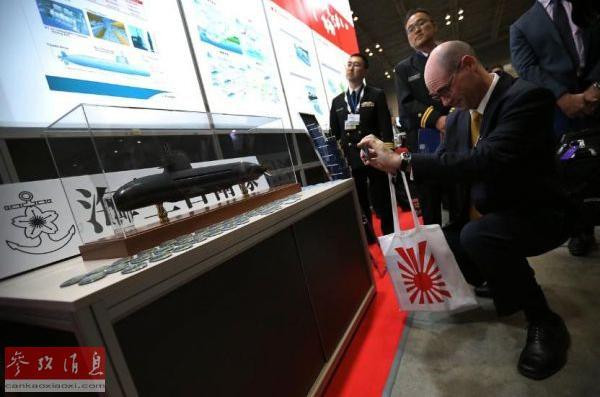 Mô hình tàu ngầm thông thường AIP lớp Soryu tại Triển lãm quốc phòng Nhật Bản