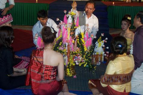 Xa quê hương nhưng trong dịp tết té nước của Lào vừa qua Keo đã được đón một cái tết xa quê trong niềm vui với bạn bè, thầy cô tại Việt Nam Xa quê hương nhưng trong dịp tết té nước của Lào vừa qua Keo đã được đón một cái tết xa quê trong niềm vui với bạn bè, thầy cô tại Việt Nam