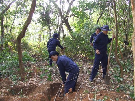 30 năm qua đoàn quy tập đã đi qua các nhiều cánh rừng sâu của nước bạn Lào để tìm kiếm hài cốt quân tình nguyện và chuyên gia Việt Nam hy sinh trong hai cuộc kháng chiến chống Pháp và chống Mỹ