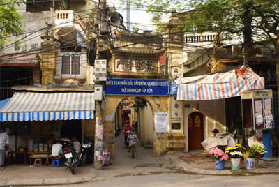 Cổng Chùa, một cổng phụ của làng Hồ Khẩu, số 370 Thụy Khuê