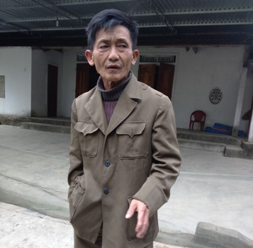 Ông Khang cho biết ngóng chờ tin con từng phút, từng giây. Ông cũng không thể ăn ngon ngủ yên mấy ngày nay Ông Khang cho biết ngóng chờ tin con từng phút, từng giây. Ông cũng không thể ăn ngon ngủ yên mấy ngày nay