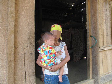 Rất nhiều người như người phụ nữ này vẫn không hề biết gì về căn bệnh thế kỷ vừa cướp mất chồng mình