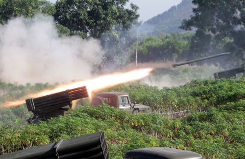 Pháo BM21 (Cachiusa) khai hỏa Pháo BM21 (Cachiusa) khai hỏa