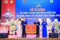 Khoa Ngữ văn tổ chức Lễ kỷ niệm 50 năm thành lập và đón nhận Cờ thi đua của Chính phủ