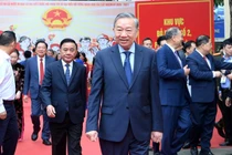 Tổng Bí thư Tô Lâm và Thường trực Ban Bí thư Trần Cẩm Tú tại khu vực bỏ phiếu số 2, phường Ba Đình (thành phố Hà Nội). Ảnh: nhandan.vn.