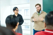 Trường ĐH chỉ ra những nút thắt cần tháo gỡ để thu hút chuyên gia nước ngoài quản lý, giảng dạy