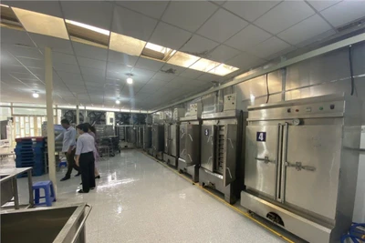 Phát hiện 371 kg thịt gia súc, gia cầm không nhãn hiệu, không hạn sử dụng tại kho hàng Sago Food